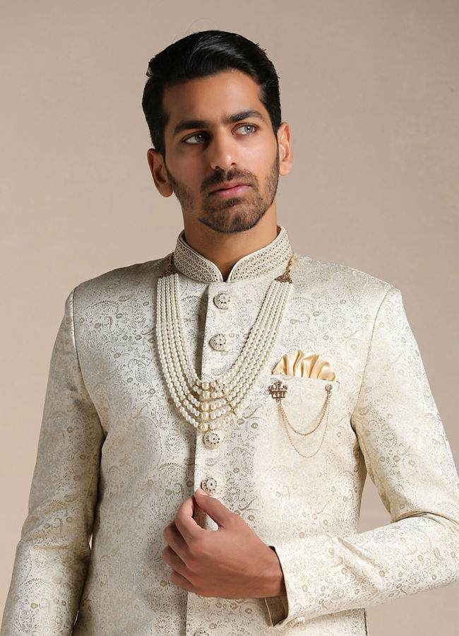 alt message - Manyavar Men Shell White Paisley Patterned Sherwani Set image number 0